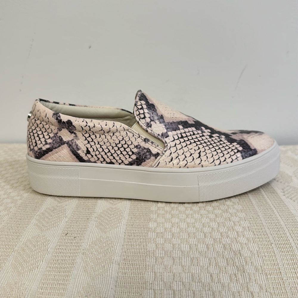 Steve Madden Gills Beige Snake Women’s Sneakers - Size 7